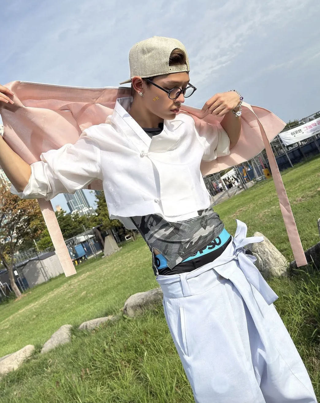 CORTIS: Hội "trẻ tr&acirc;u" đang định nghĩa lại thời trang của c&aacute;c "boy phố"- Ảnh 5.