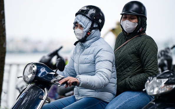 Kh&ocirc;ng kh&iacute; lạnh sầm sập tr&agrave;n về, miền Bắc chuyển r&eacute;t dịp cuối năm 2025: Thời tiết H&agrave; Nội thay đổi ra sao?- Ảnh 1.