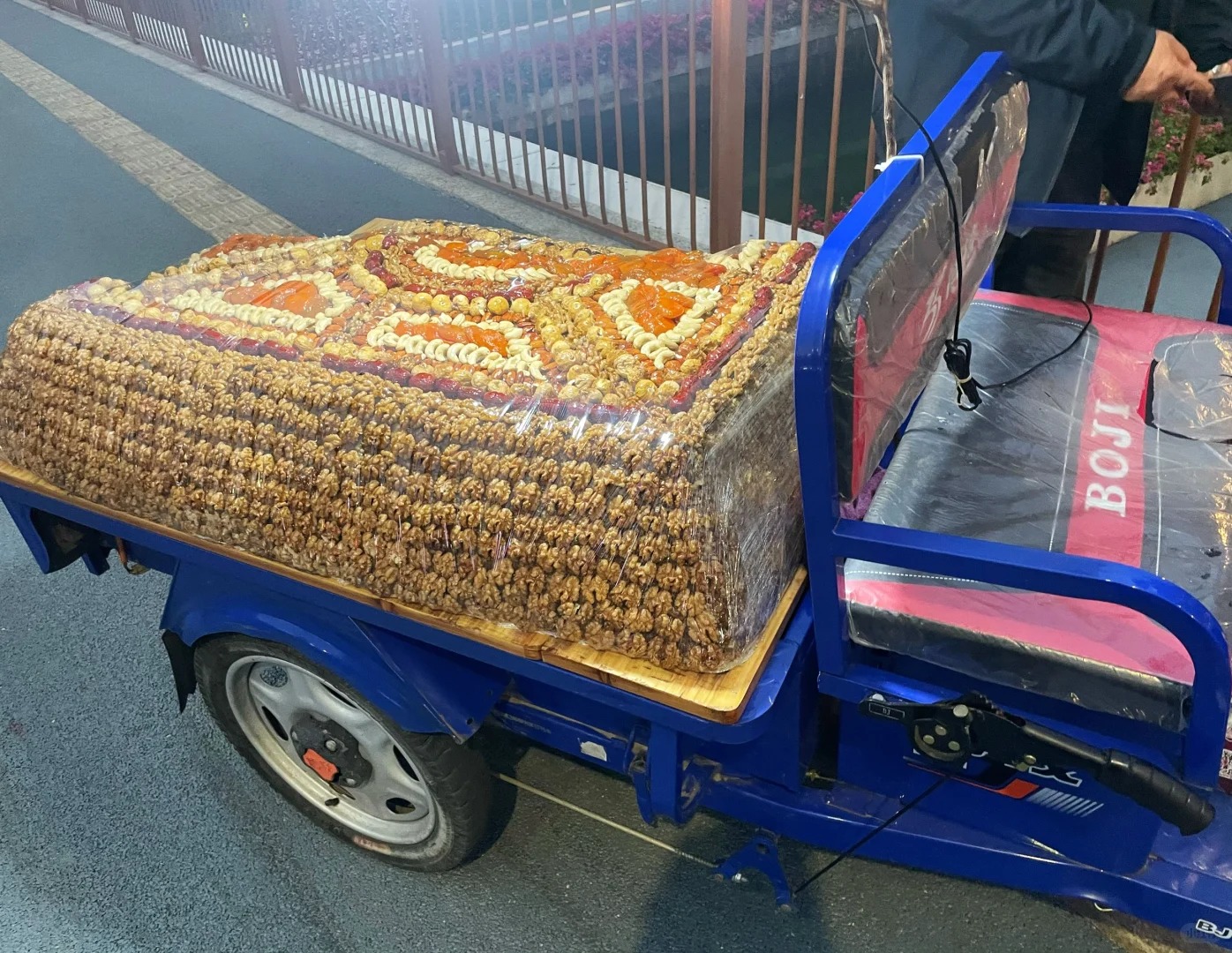 Sự thật về loại b&aacute;nh "s&aacute;t thủ v&iacute; tiền" nh&igrave;n đẹp như tranh, cắt một miếng "bay" ngay tiền triệu, kh&aacute;ch du lịch ngậm đắng nuốt cay- Ảnh 5.