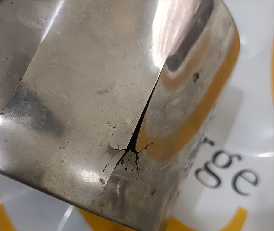 Sắp sang năm 2026, nh&agrave; ai c&ograve;n 6 thứ nguy hiểm n&agrave;y th&igrave; dứt kho&aacute;t vứt ngay- Ảnh 5.