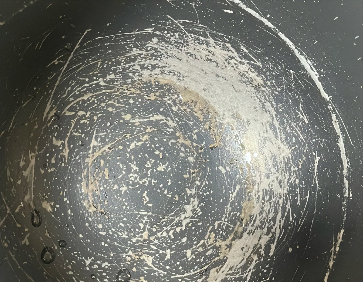 Sắp sang năm 2026, nh&agrave; ai c&ograve;n 6 thứ nguy hiểm n&agrave;y th&igrave; dứt kho&aacute;t vứt ngay- Ảnh 4.