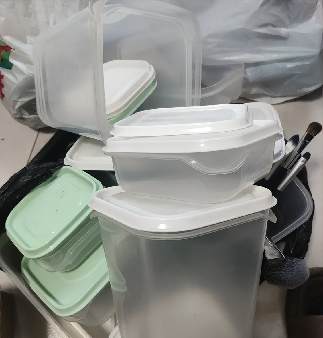 Sắp sang năm 2026, nh&agrave; ai c&ograve;n 6 thứ nguy hiểm n&agrave;y th&igrave; dứt kho&aacute;t vứt ngay- Ảnh 2.