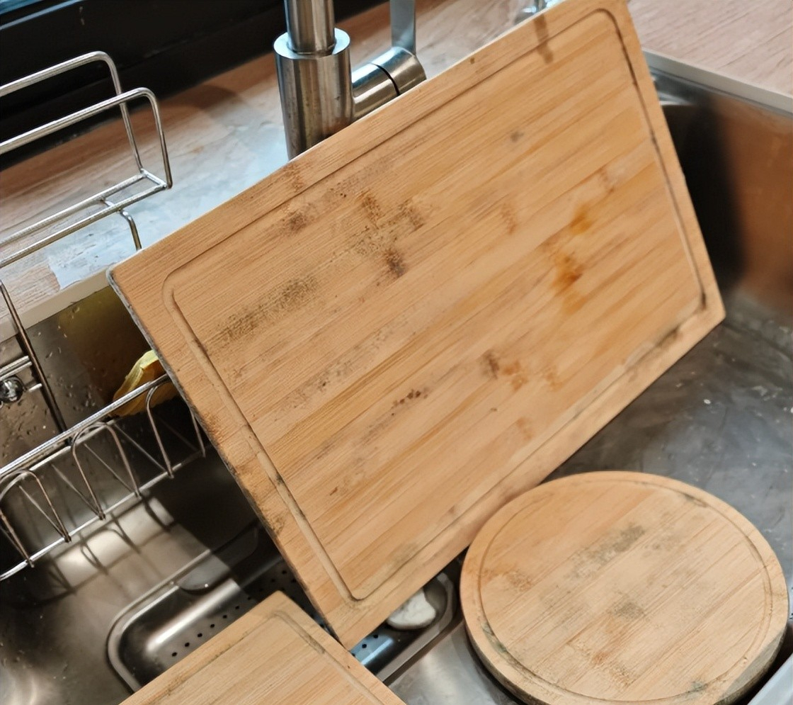 Sắp sang năm 2026, nh&agrave; ai c&ograve;n 6 thứ nguy hiểm n&agrave;y th&igrave; dứt kho&aacute;t vứt ngay- Ảnh 1.