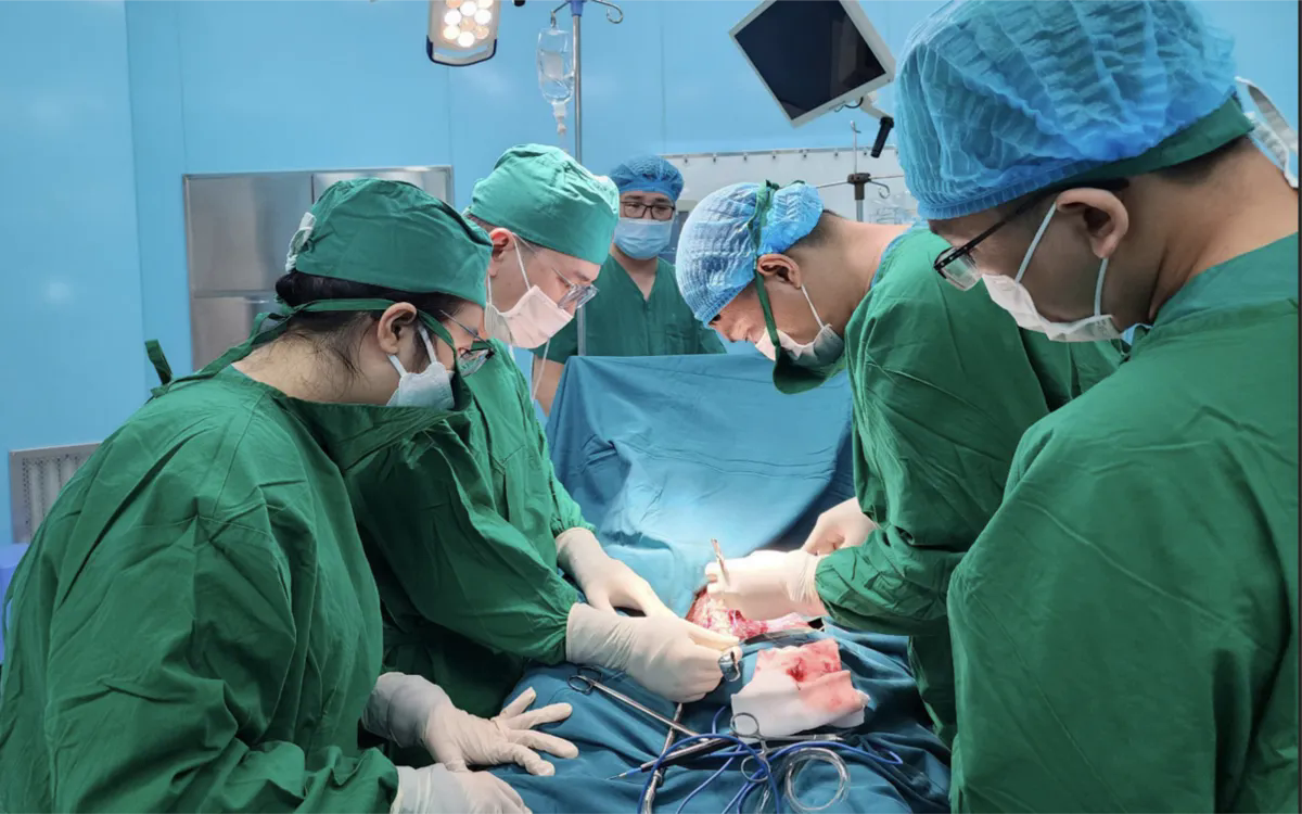 Bảo tồn chi cho ngư d&acirc;n bị chấn thương đ&ugrave;i nghi&ecirc;m trọng tại C&ocirc;n Đảo- Ảnh 1.