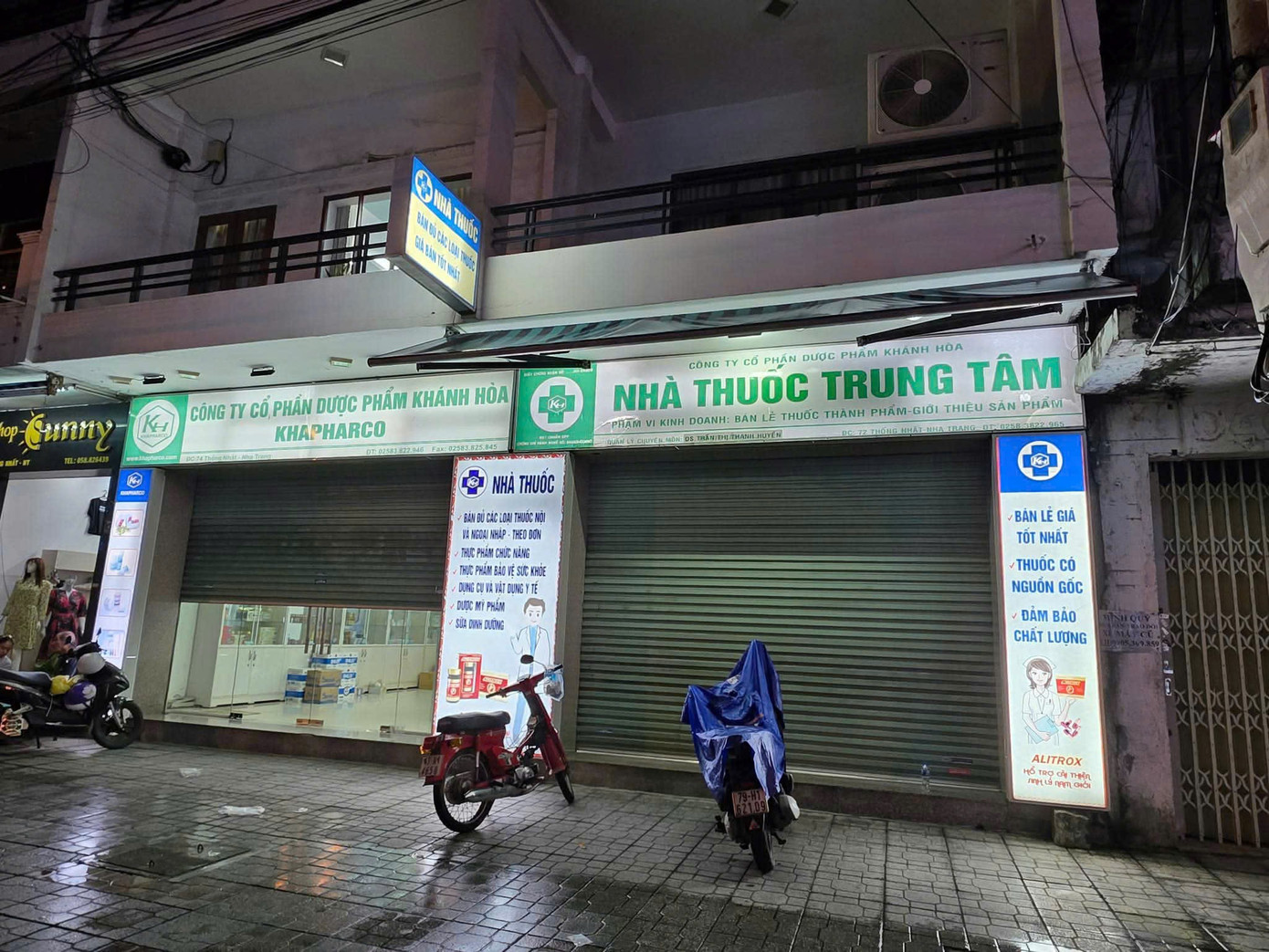 C&ocirc;ng an kh&aacute;m x&eacute;t tại trụ sở C&ocirc;ng ty cổ phần Dược phẩm Kh&aacute;nh H&ograve;a- Ảnh 1.