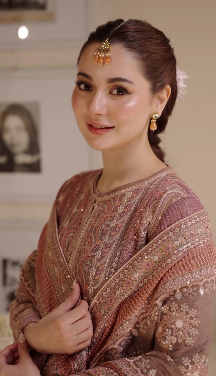 10 mỹ nh&acirc;n đẹp nhất thế giới 2025: Địch Lệ Nhiệt Ba xếp thứ 6, hạng 1 c&agrave;ng ngắm c&agrave;ng say như điếu đổ- Ảnh 3.