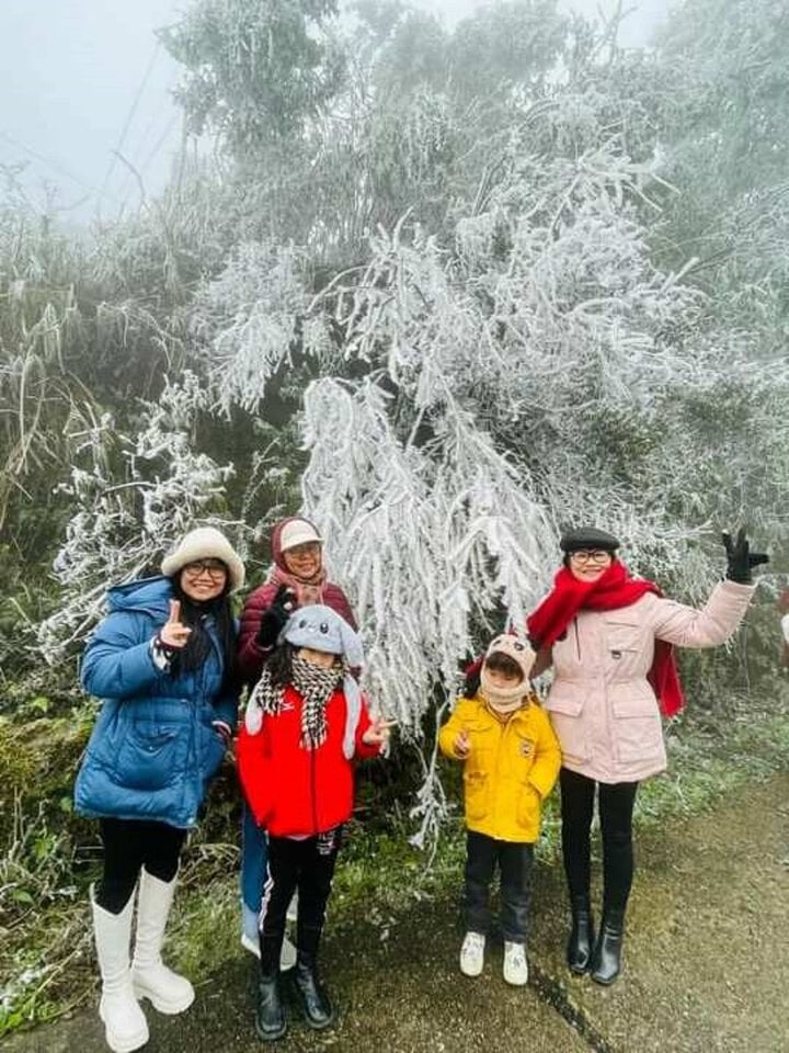 Ngo&agrave;i Fansipan, đ&acirc;y l&agrave; nơi lạnh kh&ocirc;ng k&eacute;m ở miền Bắc h&ocirc;m nay: Cũng l&agrave; n&uacute;i, nhiều năm c&oacute; băng gi&aacute;, tuyết- Ảnh 13.