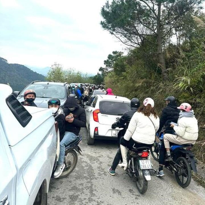 Ngo&agrave;i Fansipan, đ&acirc;y l&agrave; nơi lạnh kh&ocirc;ng k&eacute;m ở miền Bắc h&ocirc;m nay: Cũng l&agrave; n&uacute;i, nhiều năm c&oacute; băng gi&aacute;, tuyết- Ảnh 16.