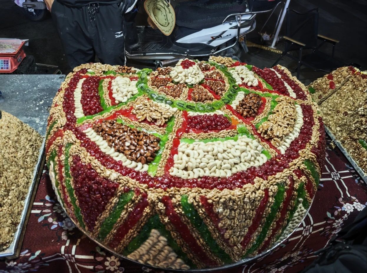 Sự thật về loại b&aacute;nh "s&aacute;t thủ v&iacute; tiền" nh&igrave;n đẹp như tranh, cắt một miếng "bay" ngay tiền triệu, kh&aacute;ch du lịch ngậm đắng nuốt cay- Ảnh 2.