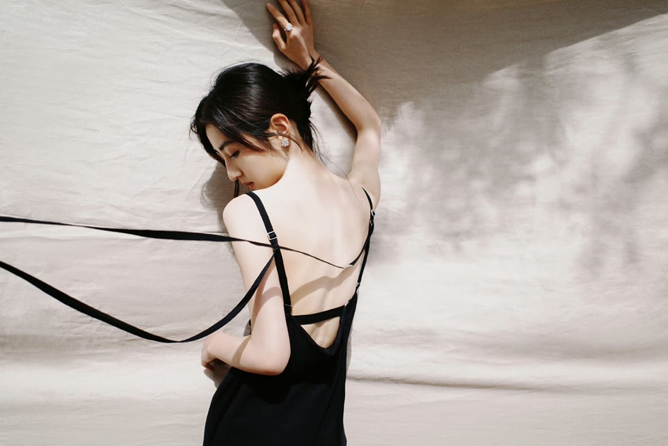 Sao nữ gen Z lộ vết bầm bất thường tr&ecirc;n ngực v&agrave; c&aacute;nh tay- Ảnh 4.