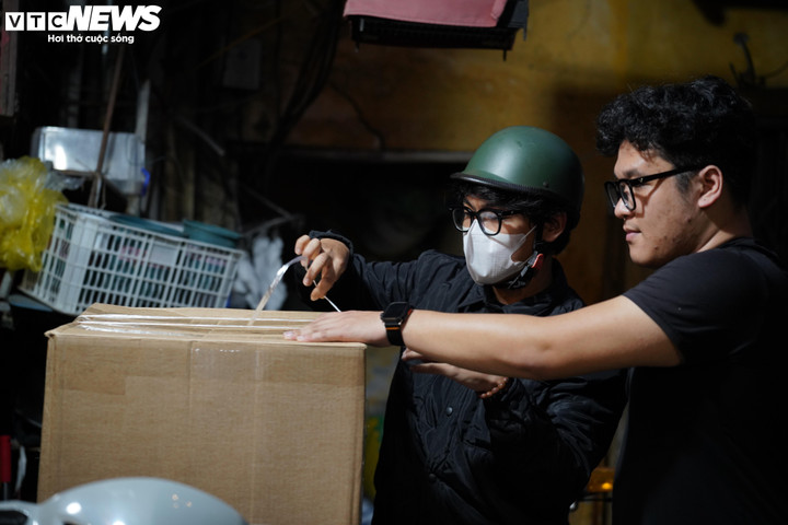 Người d&acirc;n ven Hồ Gươm bắt đầu di dời, b&agrave;n giao mặt bằng x&acirc;y quảng trường hơn 2ha- Ảnh 2.