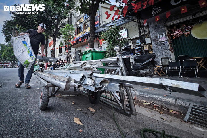 Người d&acirc;n ven Hồ Gươm bắt đầu di dời, b&agrave;n giao mặt bằng x&acirc;y quảng trường hơn 2ha- Ảnh 3.