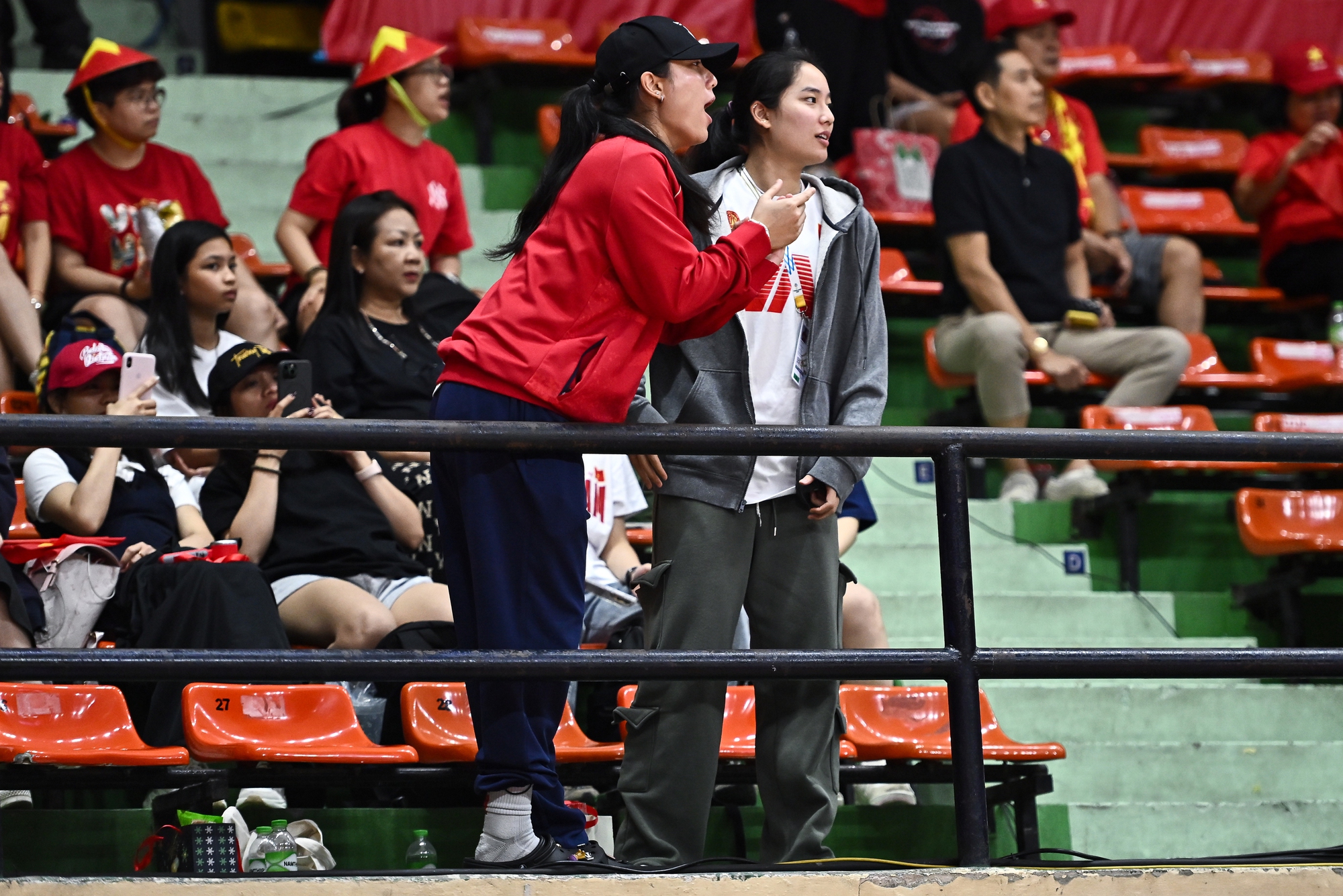 Chị em Thảo Vy, Thảo My b&oacute;ng rổ đ&aacute;ng y&ecirc;u thế n&agrave;y bảo sao m&agrave; hot rần rần- Ảnh 1.