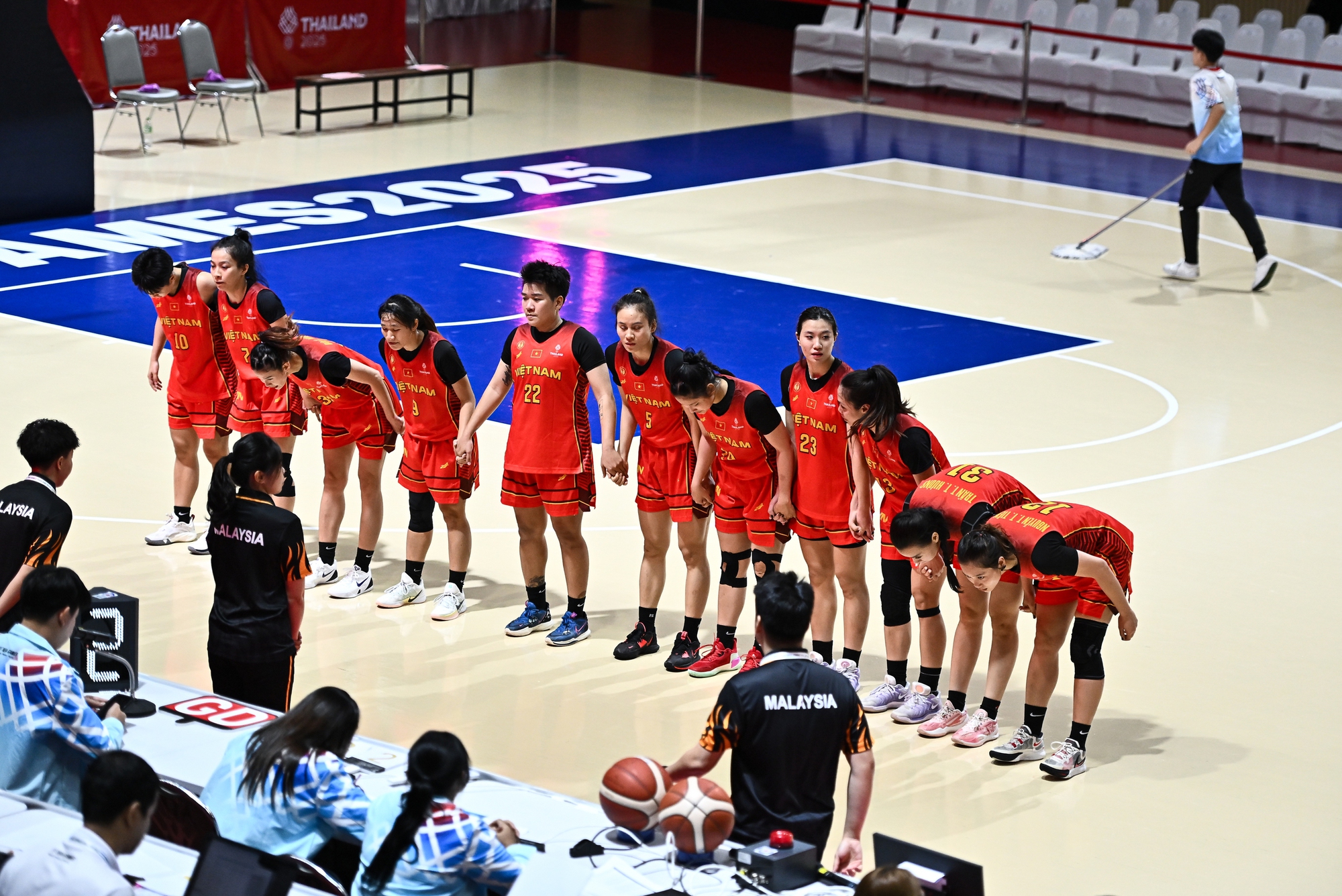 Chị em Thảo Vy, Thảo My b&oacute;ng rổ đ&aacute;ng y&ecirc;u thế n&agrave;y bảo sao m&agrave; hot rần rần- Ảnh 6.