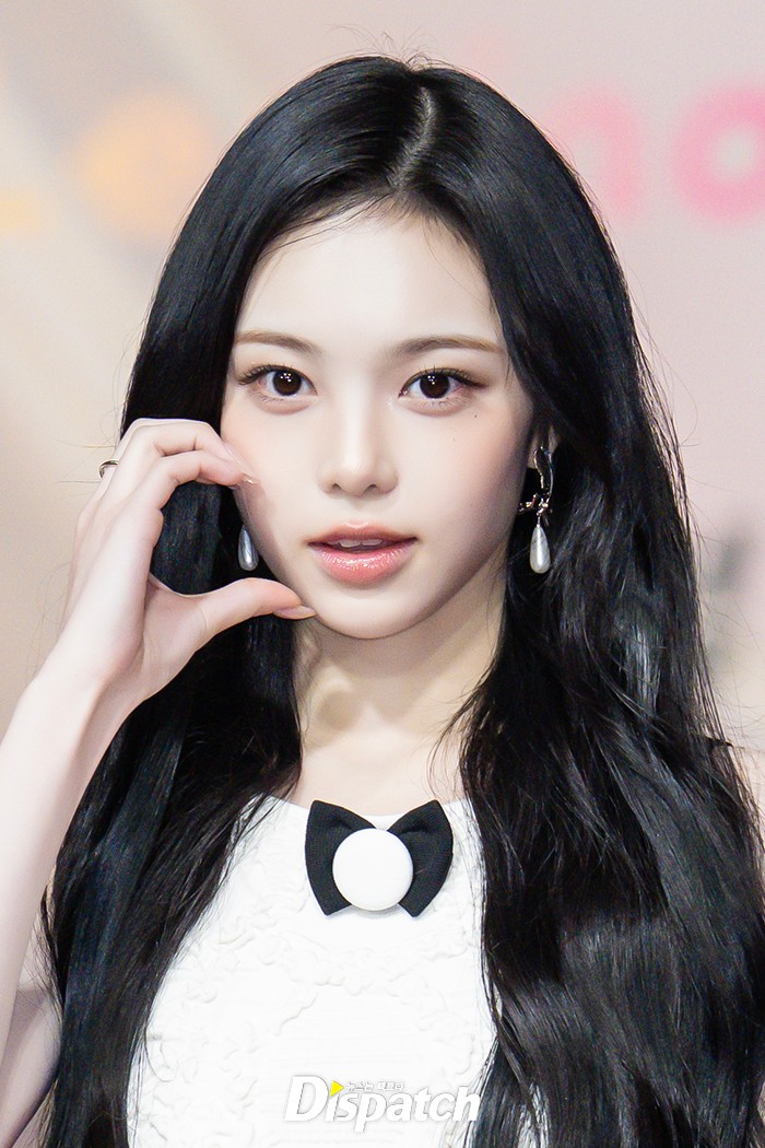 Thảm đỏ hot nhất Gi&aacute;ng sinh 2025: Jang Won Young h&oacute;a thi&ecirc;n thần, Winter (aespa) vất vả che dấu ấn t&igrave;nh y&ecirc;u với Jungkook (BTS)- Ảnh 45.