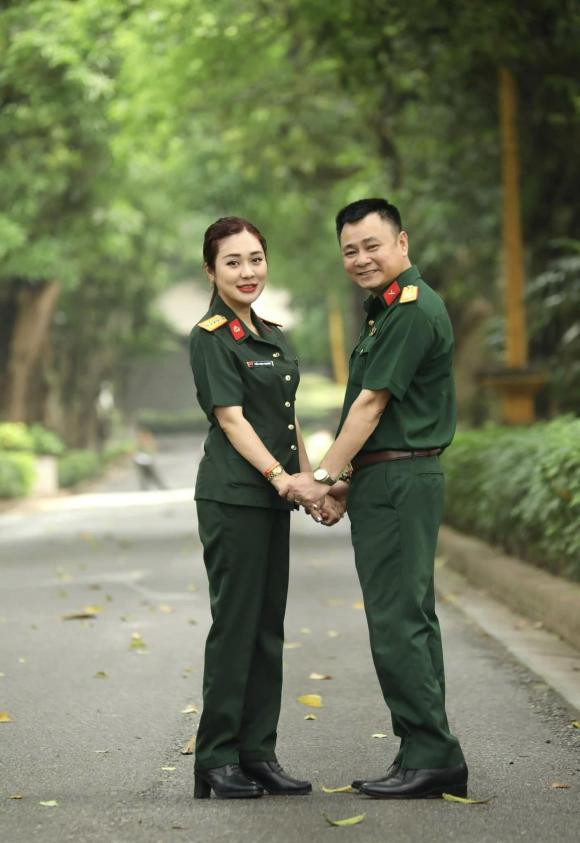 Vợ nam Đại t&aacute; l&agrave; NSND, Gi&aacute;m đốc Nh&agrave; h&aacute;t: Sinh nhiều con vẫn trẻ đẹp, chồng chiều v&ocirc; điều kiện- Ảnh 1.