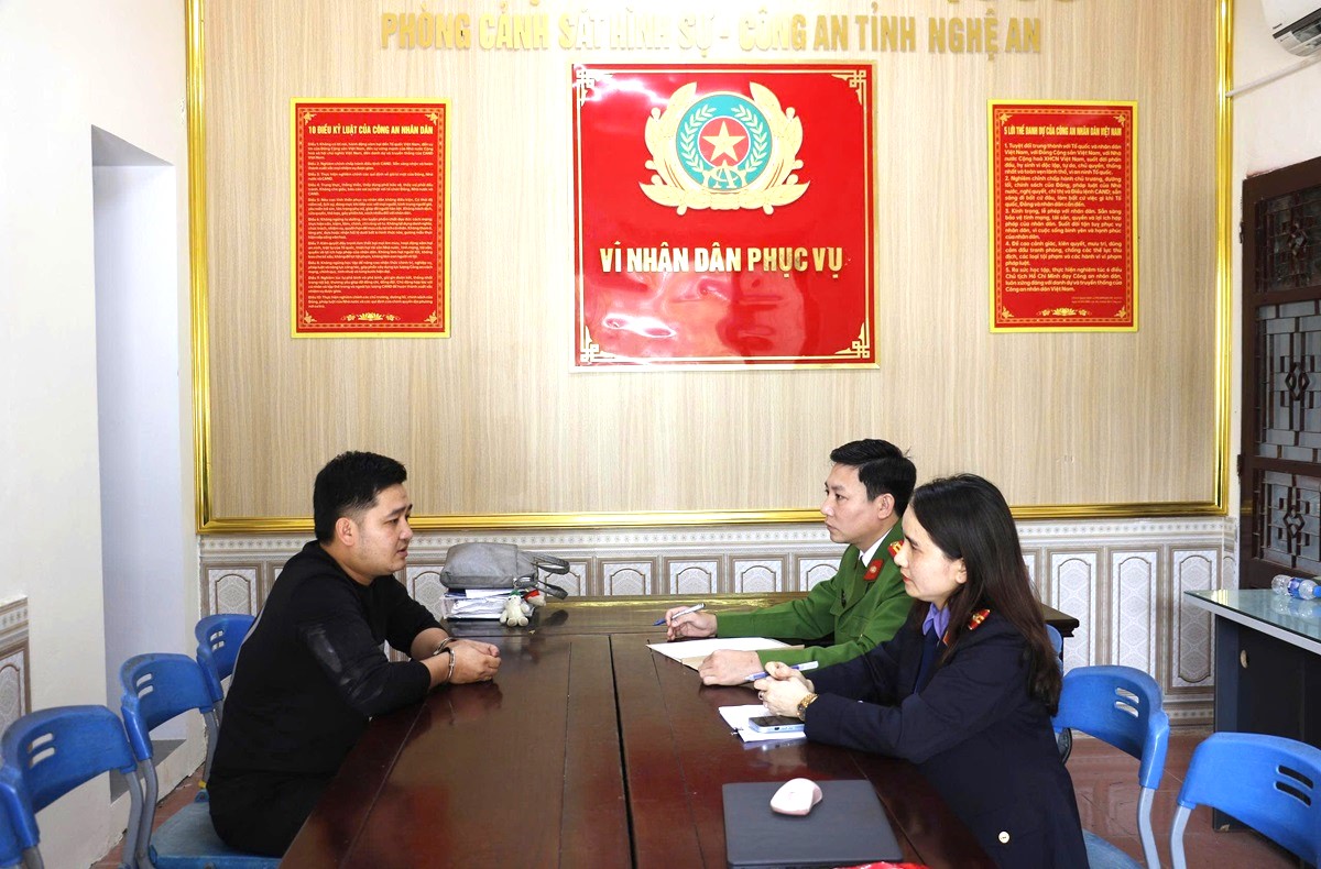 Kh&aacute;m x&eacute;t khẩn cấp tại nhiều tỉnh, th&agrave;nh, bắt Sầm Thị Thơm v&agrave; 41 người kh&aacute;c trong chuy&ecirc;n &aacute;n đặc biệt lớn- Ảnh 1.