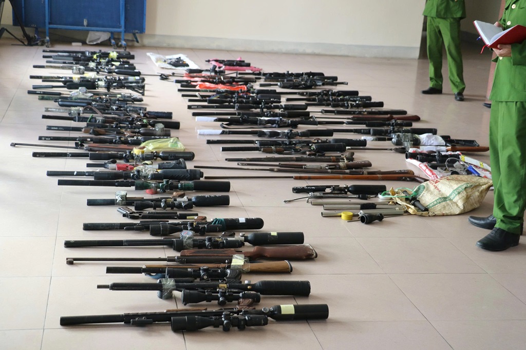 Kh&aacute;m x&eacute;t khẩn cấp tại nhiều tỉnh, th&agrave;nh, bắt Sầm Thị Thơm v&agrave; 41 người kh&aacute;c trong chuy&ecirc;n &aacute;n đặc biệt lớn- Ảnh 5.