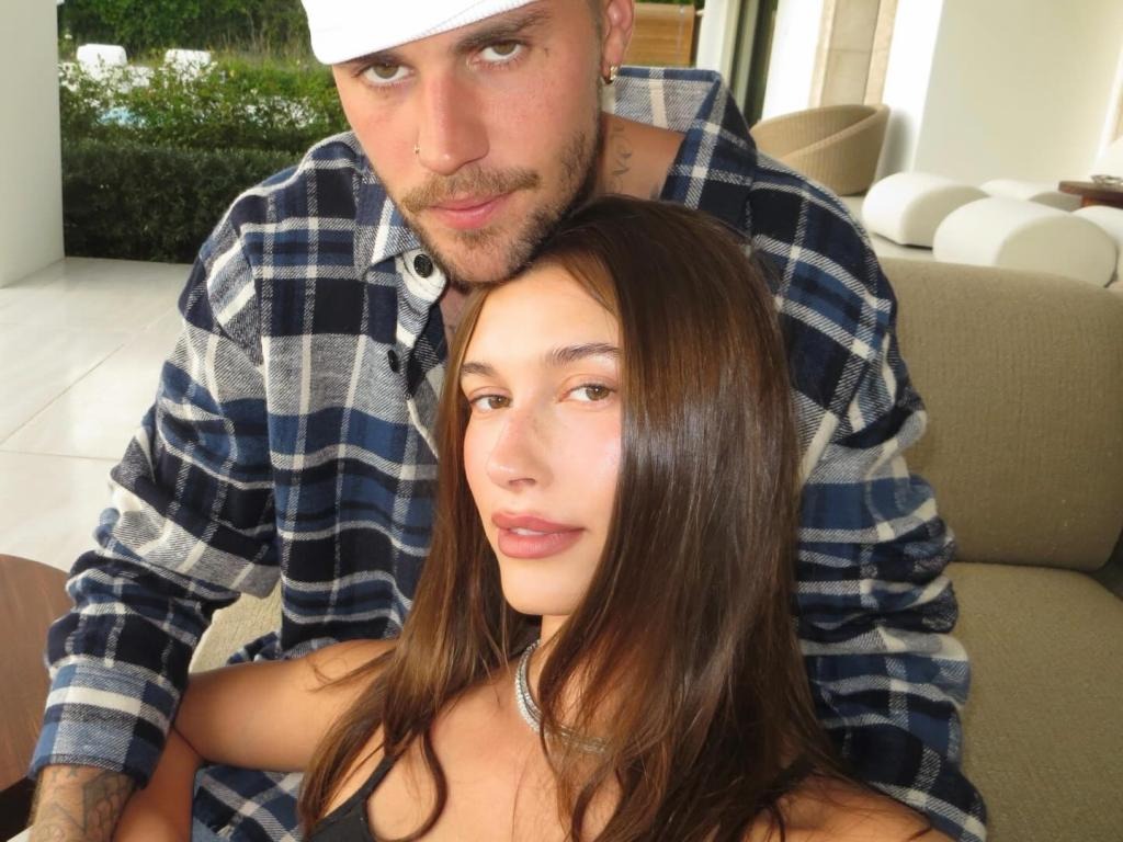 Con trai 16 tháng tuổi của Justin Bieber hóa ông già Noel khiến cả MXH bùng nổ- Ảnh 3. Con trai 16 tháng tuổi của Justin Bieber hóa ông già Noel khiến cả MXH bùng nổ- Ảnh 3.