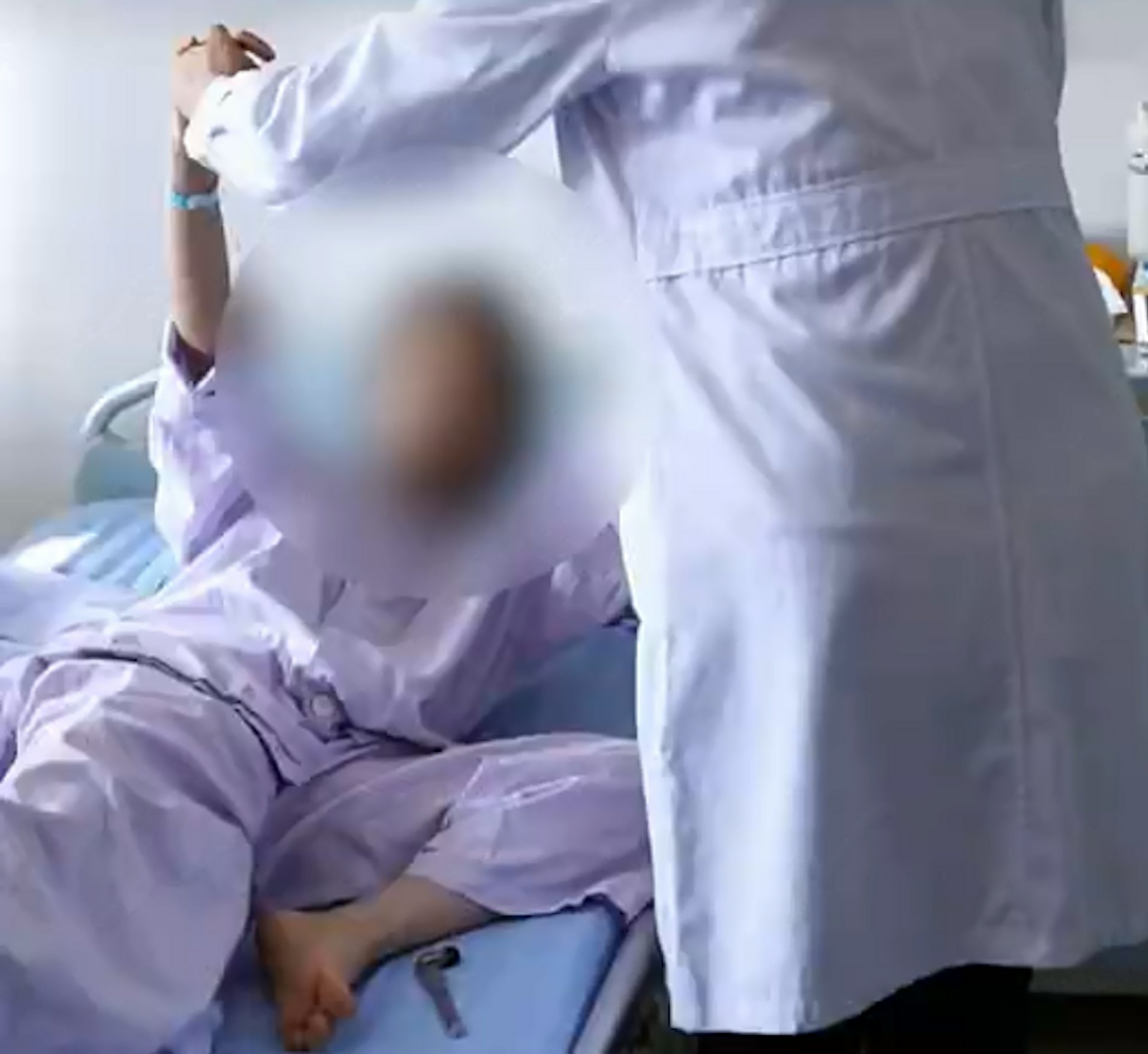 Ch&agrave;ng trai 20 tuổi suy thận v&igrave; ng&agrave;y n&agrave;o cũng uống thứ nước 