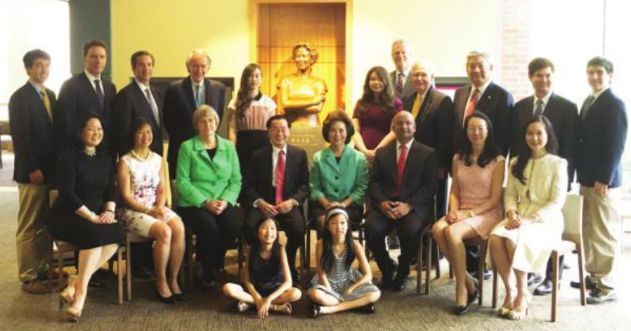 Nh&acirc;n quả c&oacute; thật: 40 năm trước bị cười v&igrave; đẻ to&agrave;n con g&aacute;i, 40 năm sau c&aacute;c con l&agrave;m hẳn Bộ trưởng, Gi&aacute;m đốc, danh gi&aacute; v&ocirc; c&ugrave;ng!- Ảnh 3.