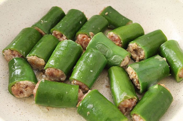 Kh&ocirc;ng phải l&aacute; lốt hay mướp đắng, loại nguy&ecirc;n liệu n&agrave;y đem nhồi thịt ngon bất ngờ, hầu hết chị em chưa từng thử- Ảnh 7.