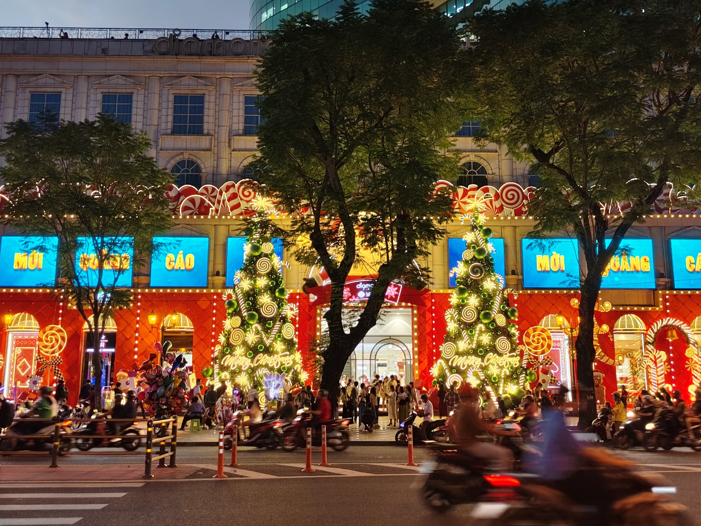 vivo V60 Lite: Ghi trọn kh&ocirc;ng kh&iacute; Gi&aacute;ng sinh qua từng khung h&igrave;nh- Ảnh 2.