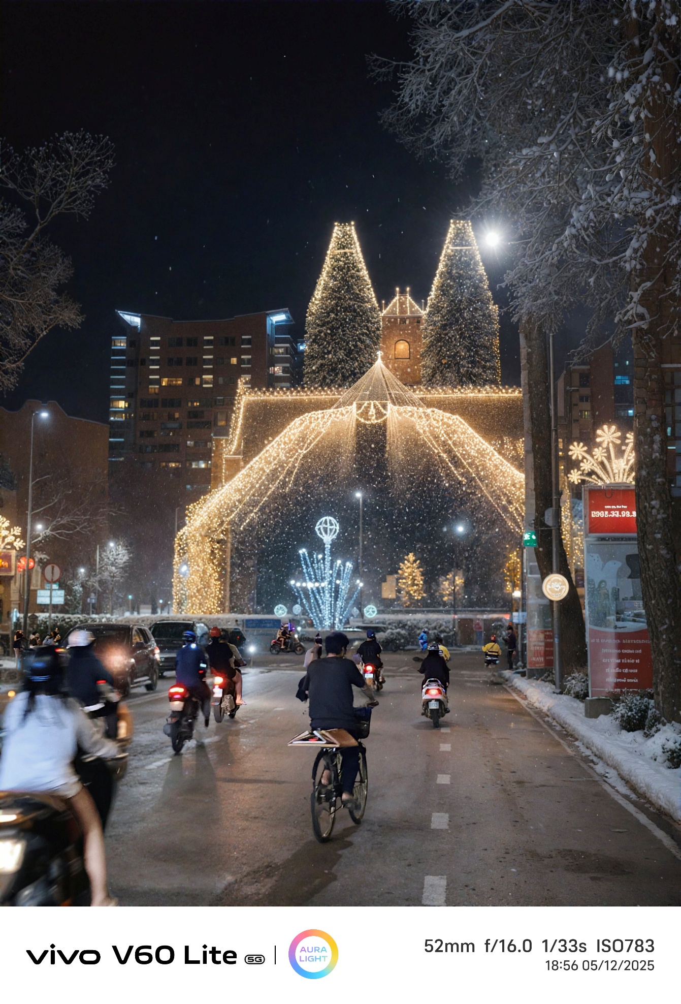 vivo V60 Lite: Ghi trọn kh&ocirc;ng kh&iacute; Gi&aacute;ng sinh qua từng khung h&igrave;nh- Ảnh 3.