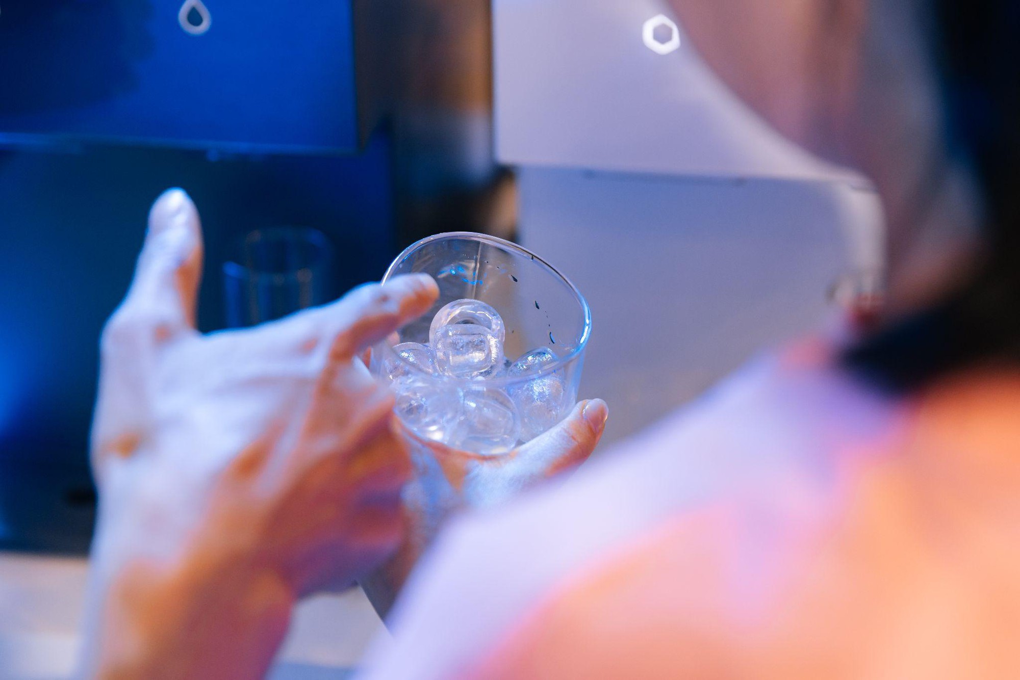 Nghịch l&yacute; b&ecirc;n trong th&oacute;i quen sử dụng nước đ&aacute; của người Việt- Ảnh 3.