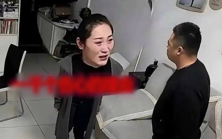 Mất việc ở tuổi 39, quản l&yacute; giấu gia đ&igrave;nh đi l&agrave;m shipper: Phản ứng của vợ khi biết chuyện khiến anh chết lặng- Ảnh 1.