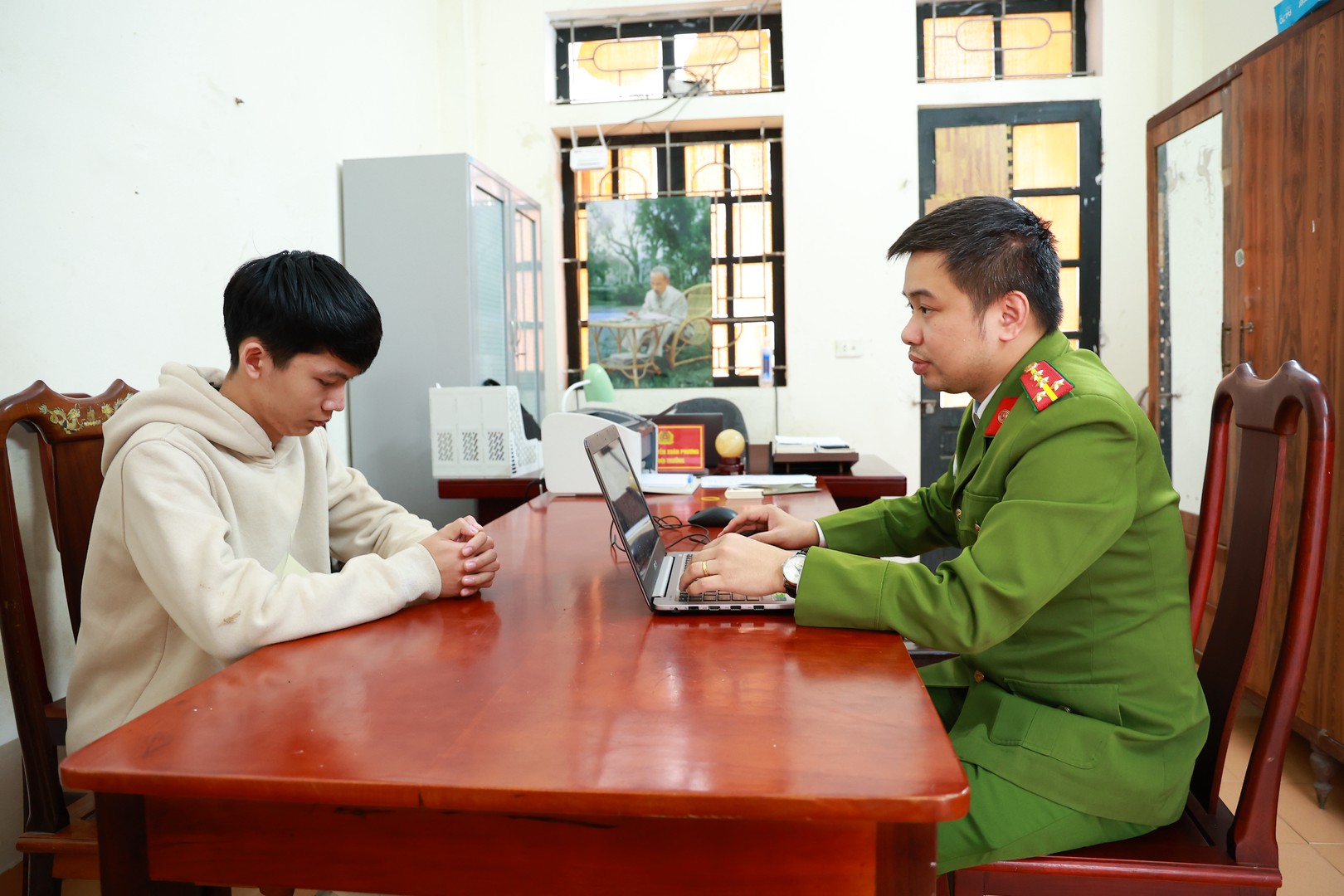 Kh&aacute;m x&eacute;t khẩn cấp chỗ ở của Nguyễn Hữu T&iacute;nh, bắt Nguyễn Đức Minh trong chuy&ecirc;n &aacute;n li&ecirc;n tỉnh đặc biệt lớn- Ảnh 4.