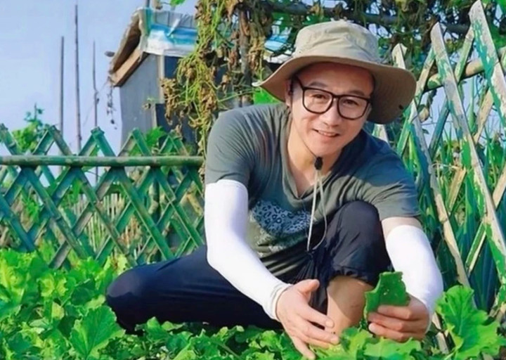 T&agrave;i tử phim "Thi&ecirc;n long b&aacute;t bộ": Mất sự nghiệp v&igrave; scandal, giờ về qu&ecirc; l&agrave;m shipper- Ảnh 3.