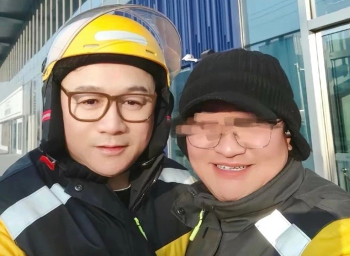 T&agrave;i tử phim "Thi&ecirc;n long b&aacute;t bộ": Mất sự nghiệp v&igrave; scandal, giờ về qu&ecirc; l&agrave;m shipper- Ảnh 4.