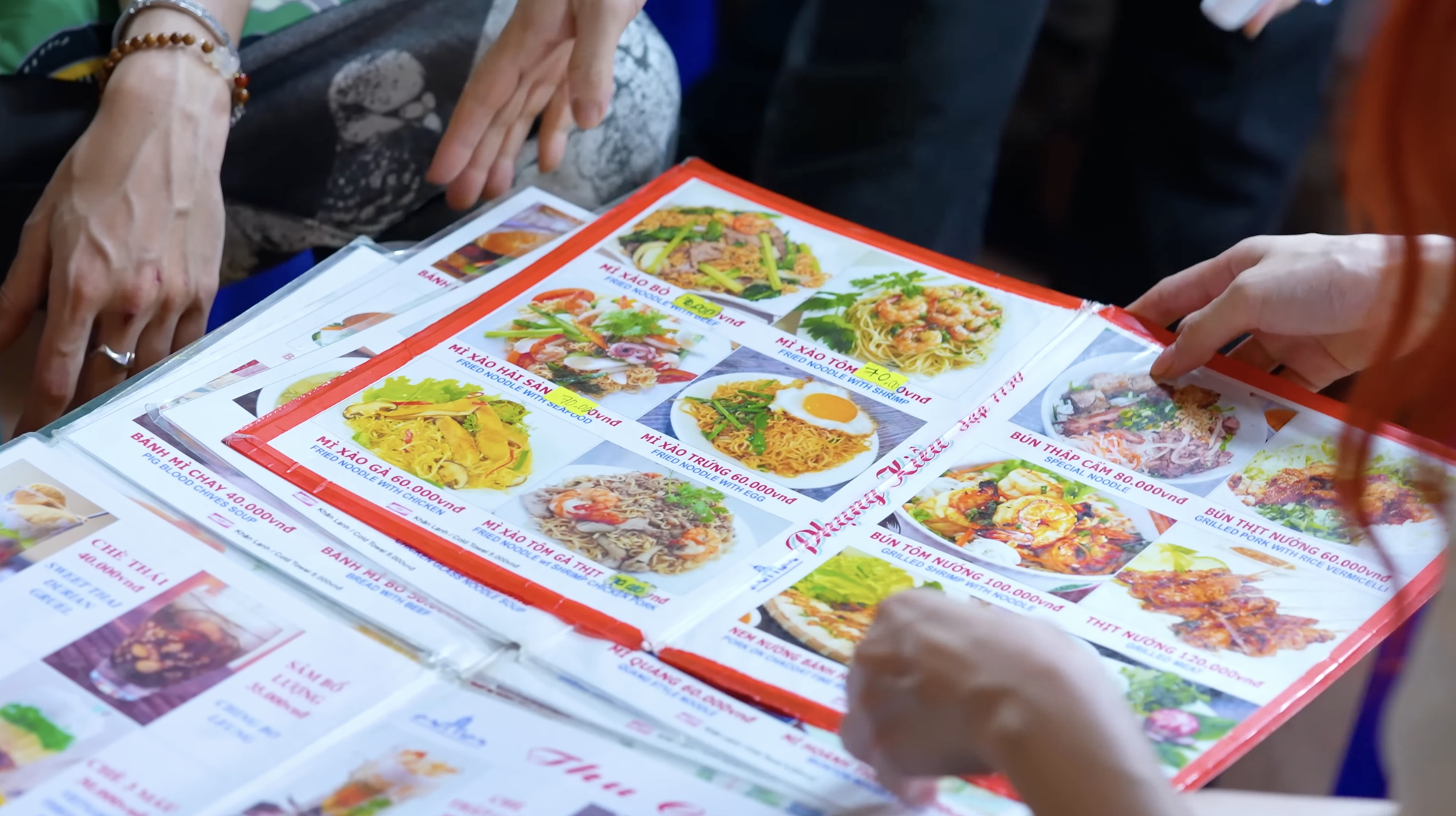 Kh&aacute;ch T&acirc;y sốc nặng khi biết gi&aacute; t&ocirc; phở ở Việt Nam, chỉ biết thốt l&ecirc;n "Kh&ocirc;ng thể n&agrave;o!"- Ảnh 2.