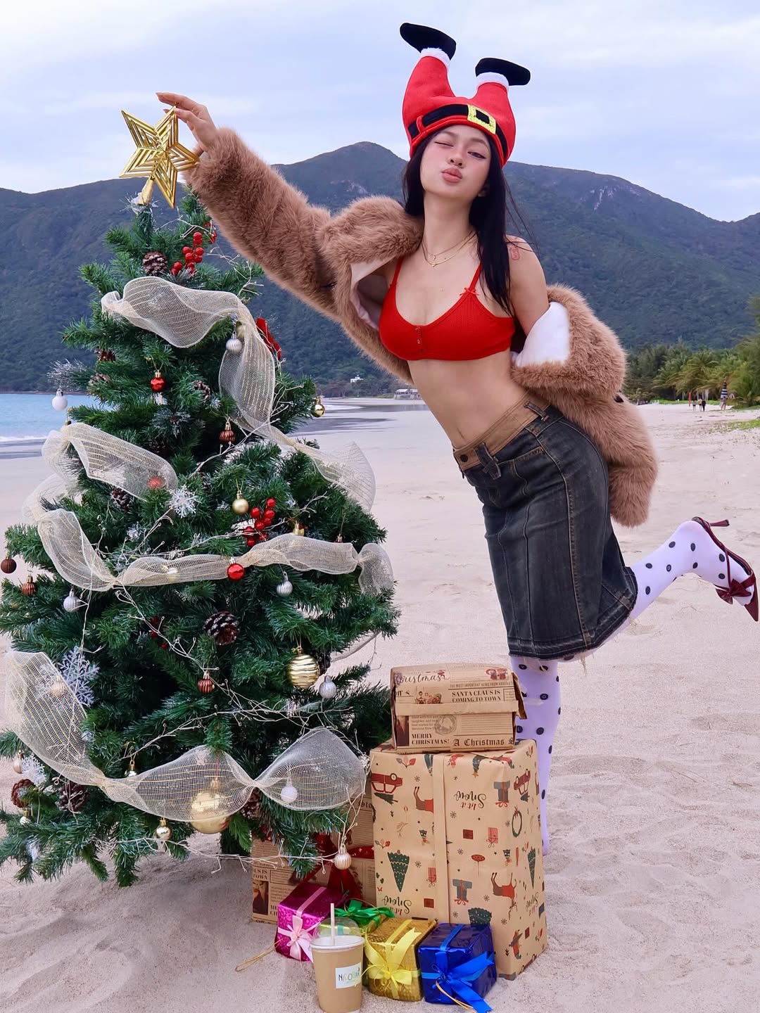 "D&aacute;ng xinh" tr&agrave;n ngập newsfeed ng&agrave;y Gi&aacute;ng sinh: Nhan sắc ai cũng vu&yacute;p vậy trời!- Ảnh 11.