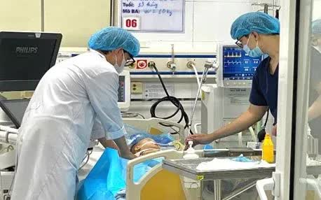 Phối hợp liên khoa cứu sống bệnh nhi sốc tim do viêm cơ tim virus- Ảnh 1. Phối hợp liên khoa cứu sống bệnh nhi sốc tim do viêm cơ tim virus- Ảnh 1.