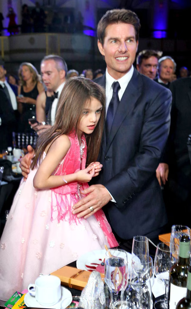 Nhan sắc Suri Cruise tuổi 19 g&acirc;y hoang mang- Ảnh 4.