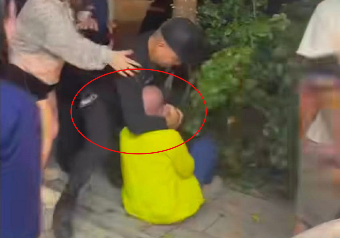 X&ocirc;n xao clip tố bảo vệ chung cư đ&aacute;nh hội đồng một người đ&agrave;n &ocirc;ng ở H&agrave; Nội: C&ocirc;ng an v&agrave;o cuộc- Ảnh 1.