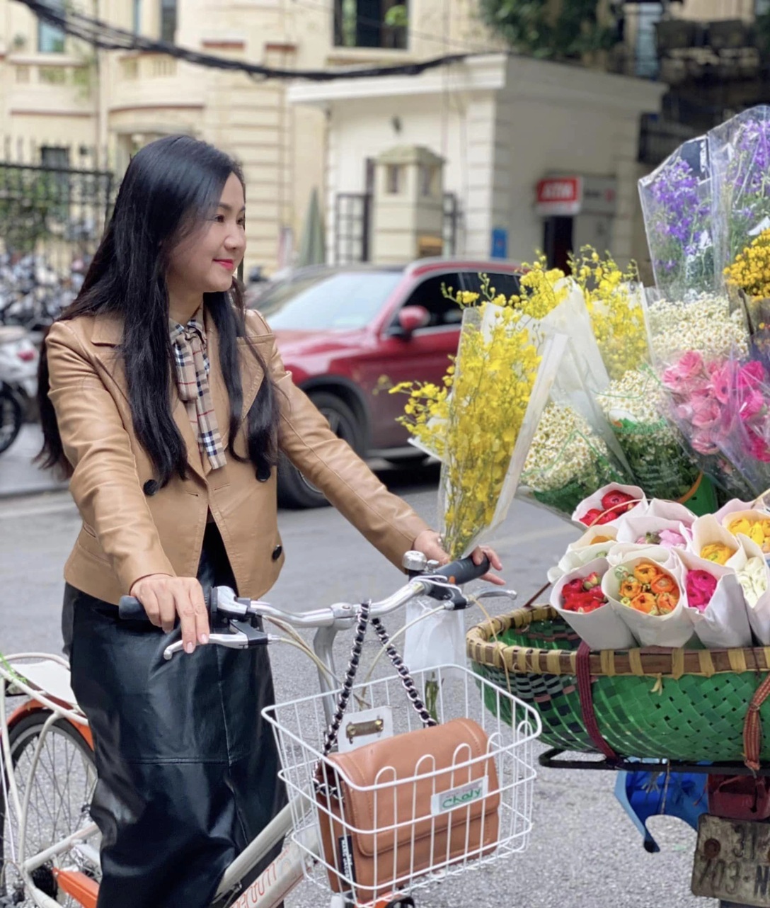 Nữ NSND U60 trẻ đẹp như 30, h&ocirc;n nh&acirc;n vi&ecirc;n m&atilde;n b&ecirc;n chồng đại gia hơn 15 tuổi- Ảnh 4.