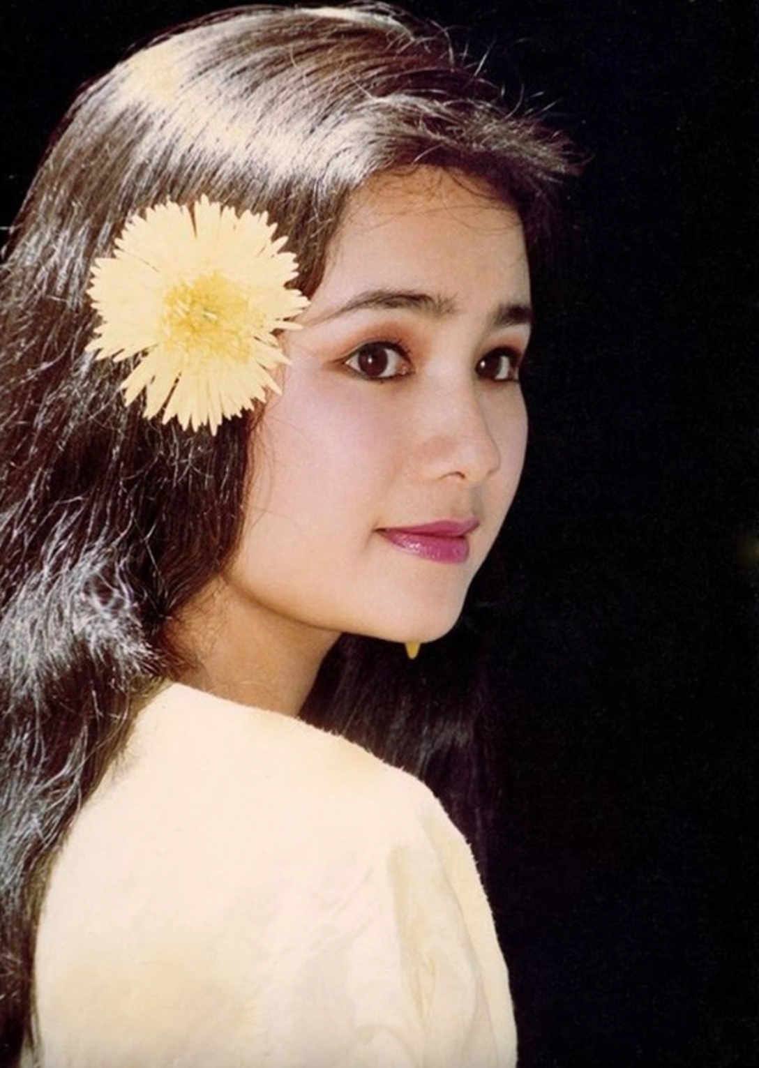 Nữ NSND U60 trẻ đẹp như 30, h&ocirc;n nh&acirc;n vi&ecirc;n m&atilde;n b&ecirc;n chồng đại gia hơn 15 tuổi- Ảnh 1.