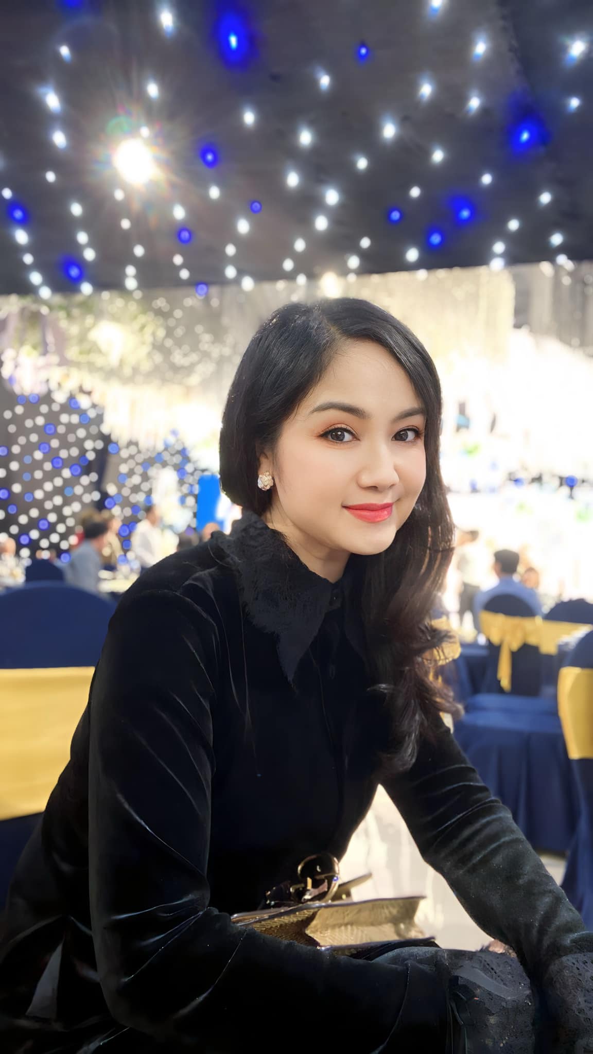 Nữ NSND U60 trẻ đẹp như 30, h&ocirc;n nh&acirc;n vi&ecirc;n m&atilde;n b&ecirc;n chồng đại gia hơn 15 tuổi- Ảnh 3.