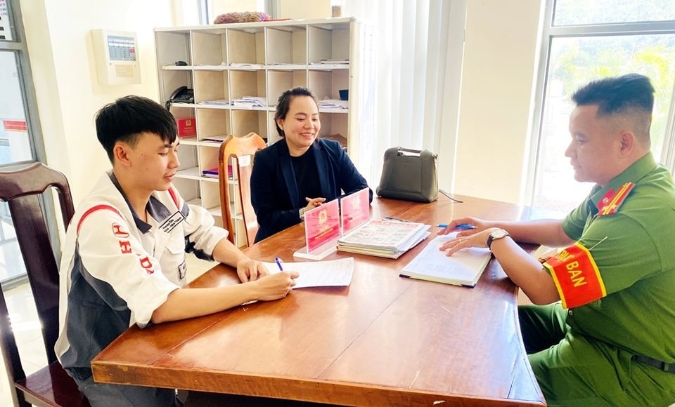 Ph&aacute;t hiện thanh ni&ecirc;n SN 2000 ở T&acirc;y Ninh c&oacute; th&ecirc;m 470 triệu đồng trong t&agrave;i khoản: C&ocirc;ng an v&agrave;o cuộc r&agrave; so&aacute;t điểm bất thường- Ảnh 2.