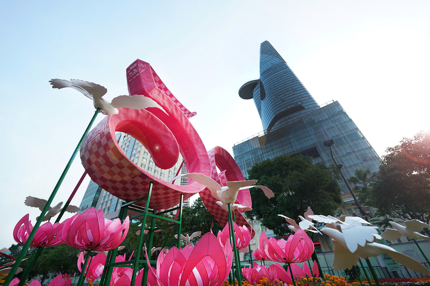 Đường hoa Nguyễn Huệ Tết B&iacute;nh Ngọ 2026 c&oacute; g&igrave; mới?- Ảnh 1.