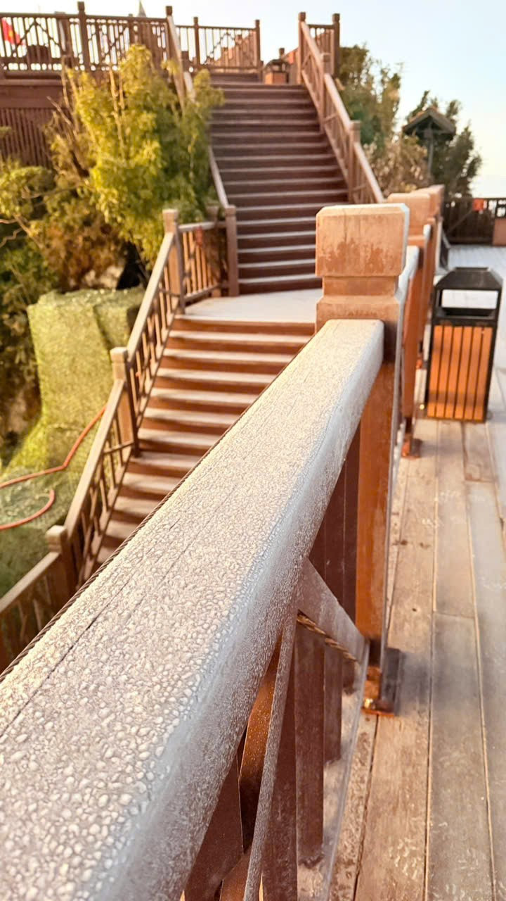 Băng tuyết phủ trắng đỉnh Fansipan- Ảnh 8.