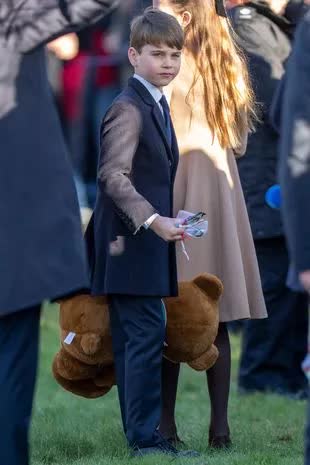 Qu&aacute; nhiều sự dễ thương: Ho&agrave;ng tử, C&ocirc;ng ch&uacute;a nhỏ Anh quốc chiếm trọn spotlight ng&agrave;y Gi&aacute;ng sinh- Ảnh 3.