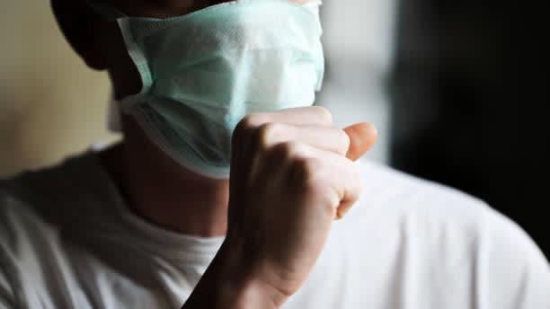 4 bệnh ung thư c&ugrave;ng "xuất hiện" khi bị đau họng, người đ&agrave;n &ocirc;ng kh&ocirc;ng ngờ d&ugrave; chăm tập thể dục nhưng lại l&agrave;m 3 điều n&agrave;y m&agrave; mắc bệnh- Ảnh 3.