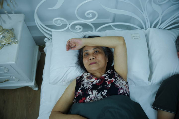 S&aacute;ng n&agrave;o cũng tỉnh giấc đ&uacute;ng giờ n&agrave;y c&oacute; thể tim gan phổi đang 'cầu cứu'- Ảnh 1.