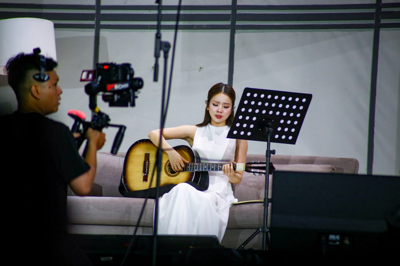 M&agrave;n tr&igrave;nh diễn g&acirc;y sốc của nữ DJ đẹp nhất Vbiz, visual như ti&ecirc;n nga gi&aacute;ng trần c&agrave;ng nh&igrave;n c&agrave;ng m&ecirc;- Ảnh 5.