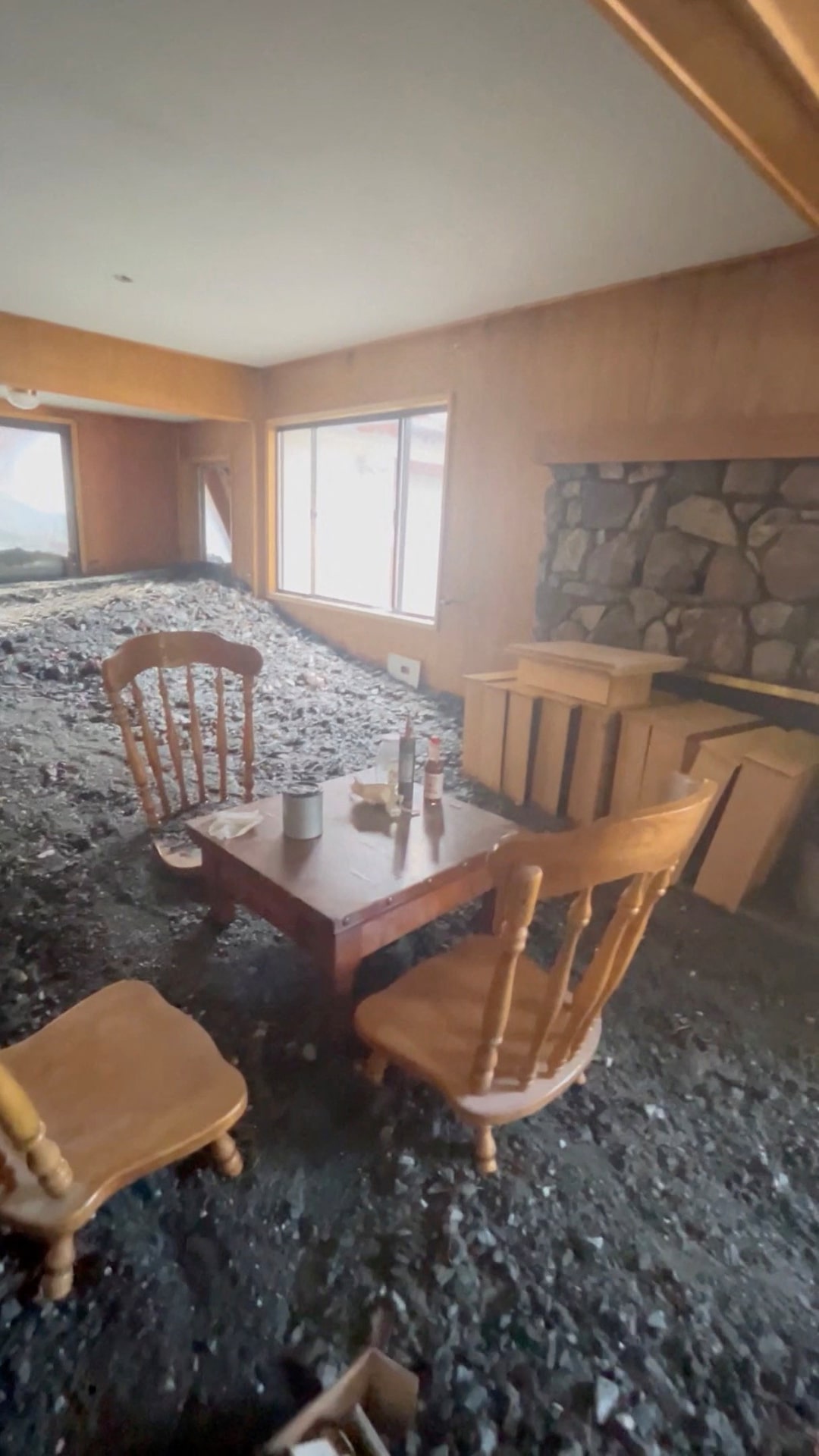 Mỹ hứng mưa lũ kinh ho&agrave;ng tuần lễ Gi&aacute;ng Sinh, California ngập trong b&ugrave;n đất- Ảnh 3.