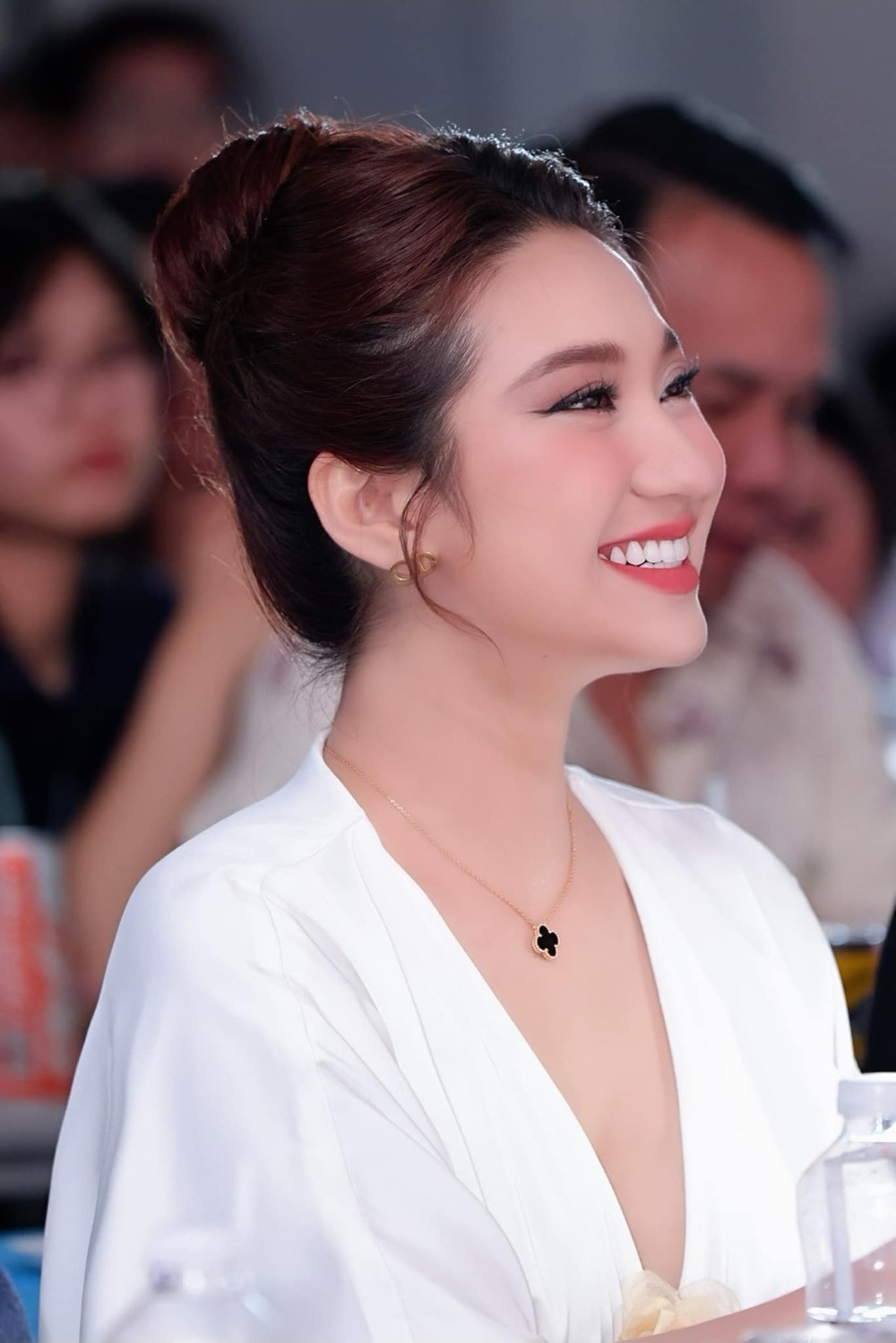 Nữ ca sĩ hủy h&ocirc;n trước ng&agrave;y cưới 1 tuần, nhiều đại gia ngh&igrave;n tỷ v&acirc;y quanh: 34 tuổi mẹ vẫn chăm như em b&eacute;- Ảnh 1.